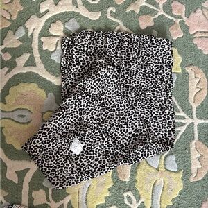 Acacia snow leopard pareo